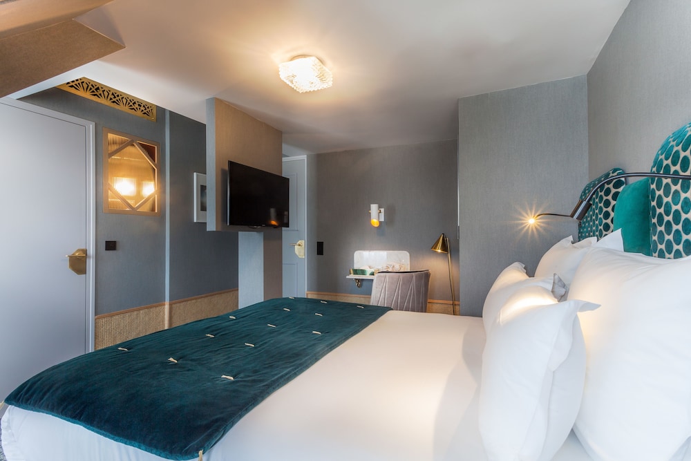 HANDSOME HOTEL BY ELEGANCIA 30/74