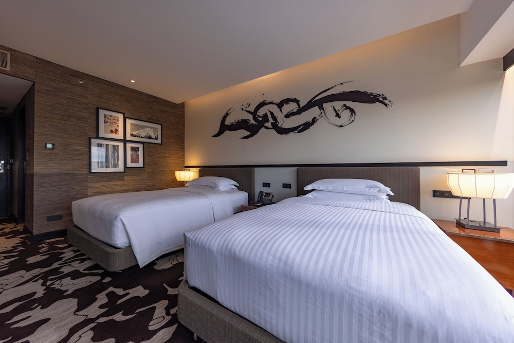 NOBU, DELUXE, 2 QUEEN BEDS, POOL VIEW