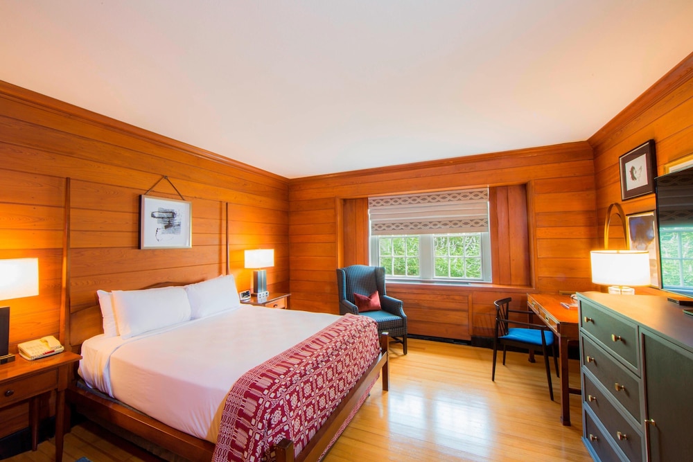 STANDARD, QUEEN BED