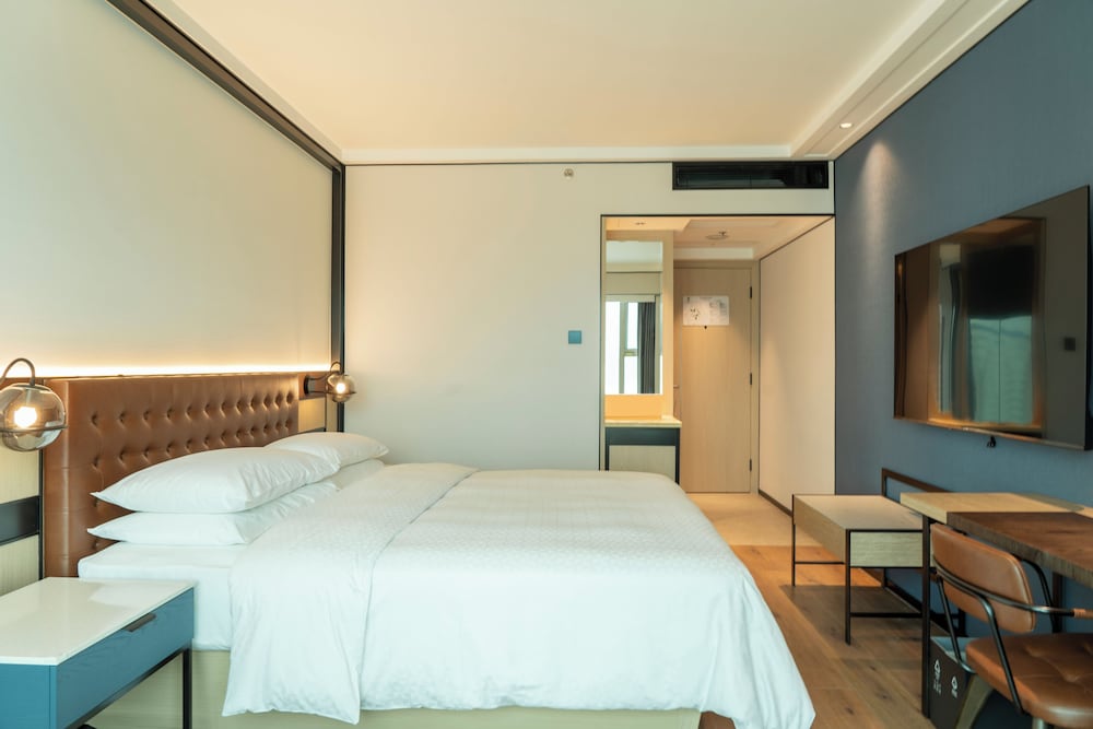 غرفة بريميوم بسرير كوين، Four Points By Sheraton 3/10