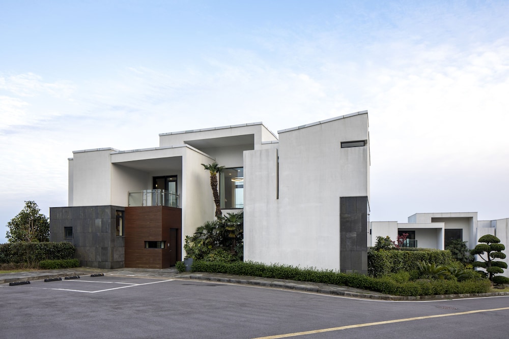 Velum Resort 49/58