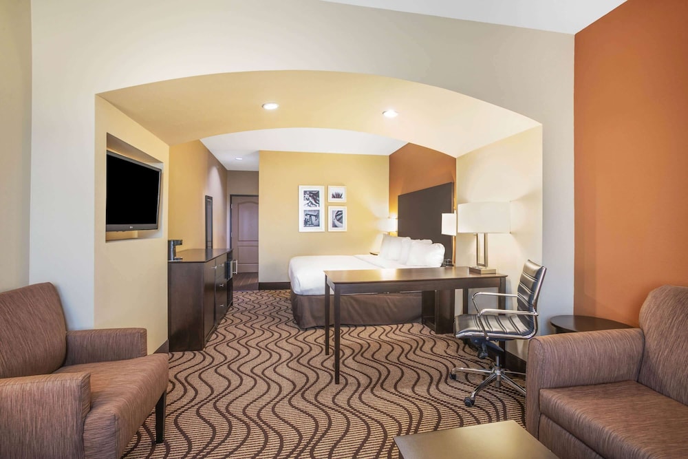 La Quinta Inn Suites Beeville 29/40