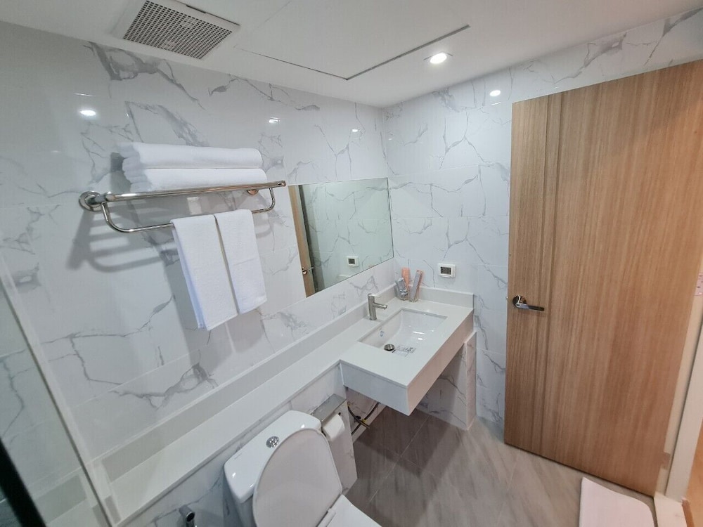 Thana Wisut Hotel 46/49