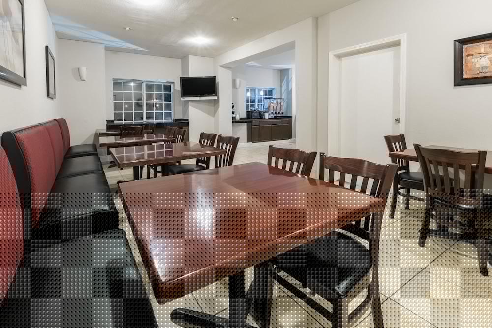 Microtel Inn And Suites Scott 28/37
