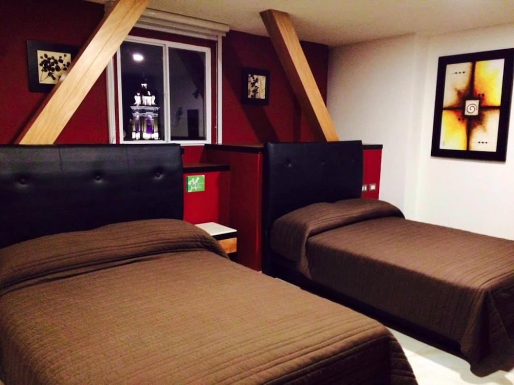 Hotel Leones 8/37