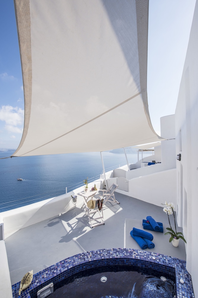 Ambition Suites 13/68