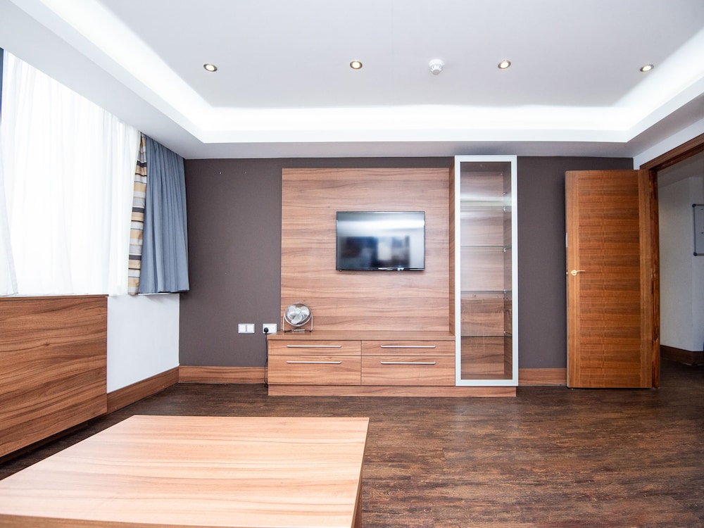 Livin Serviced Apartments 3/68