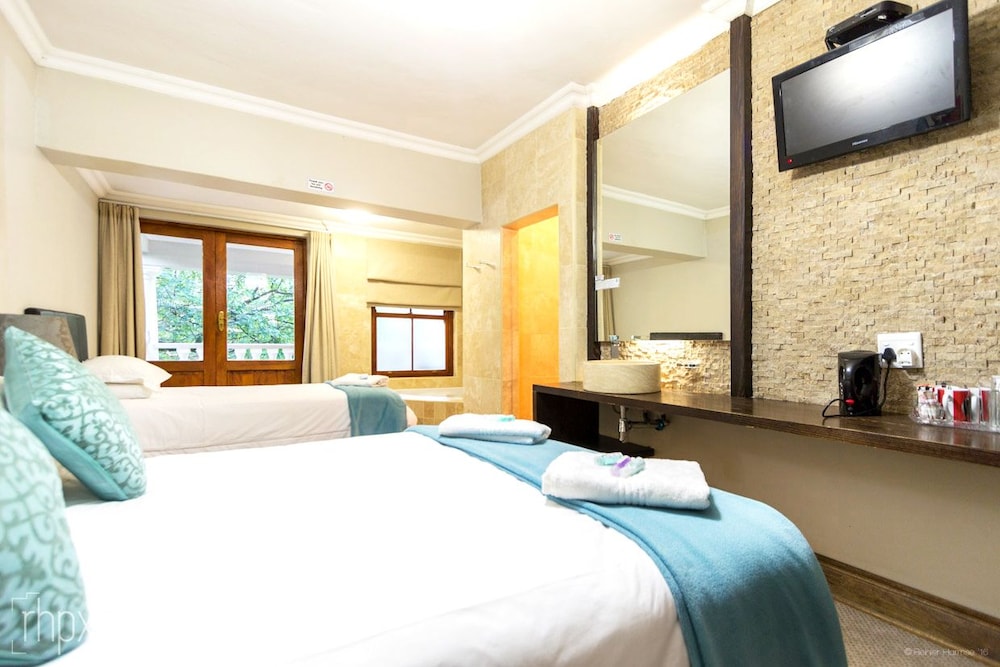 OR Tambo Guest House 14/49