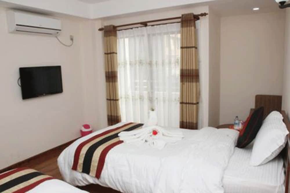 Hotel Everest Nepal 32/64