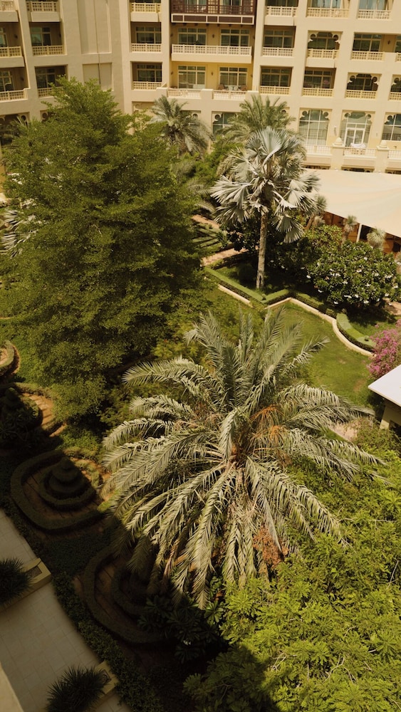 Grand Hyatt Doha Hotel and Villas 64/65