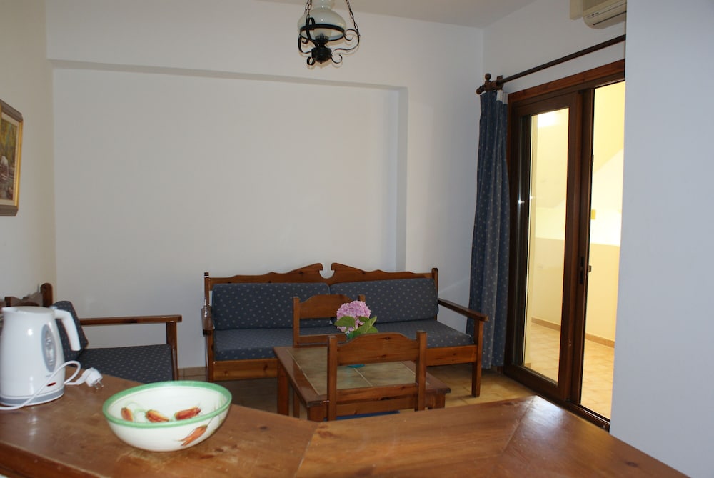 SUNNY SUITES 35/51