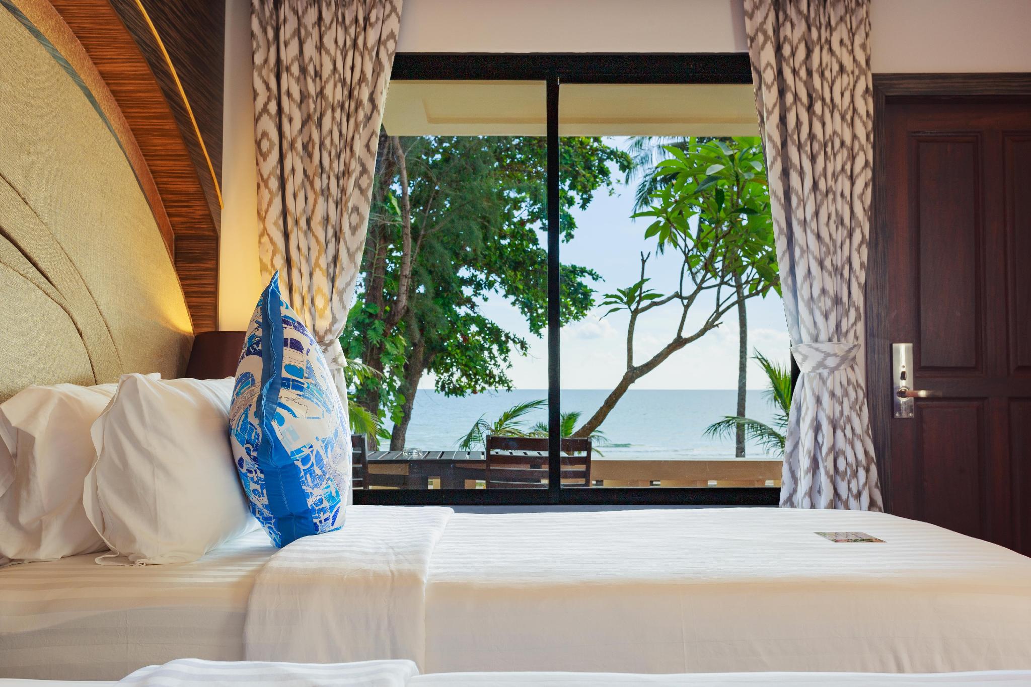 Grand, Double Bed, Sea View, Pool Side
