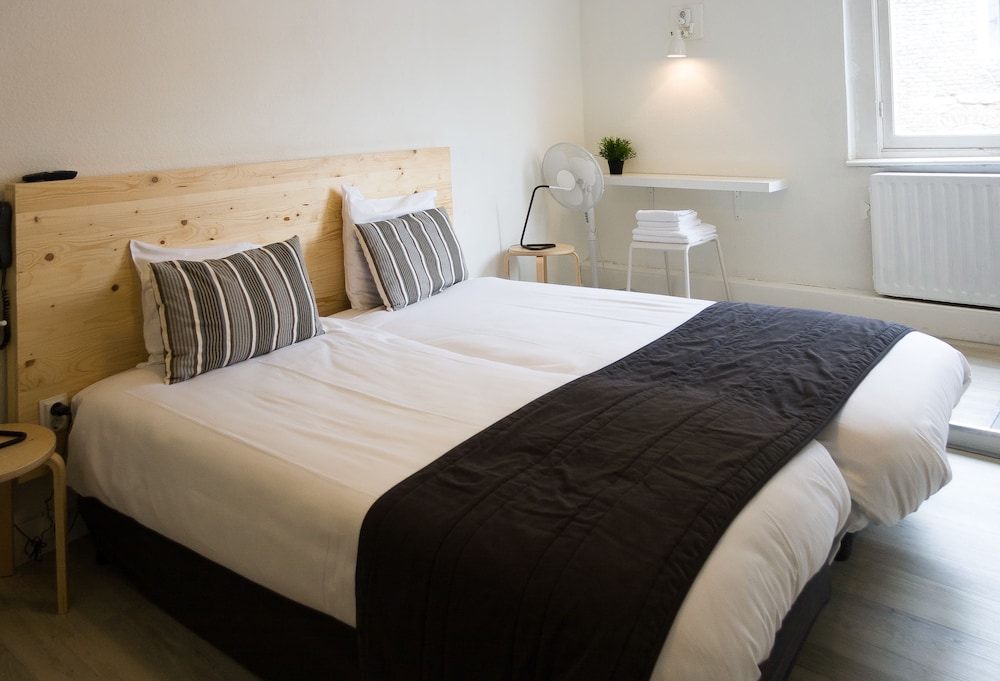 Hotel Beez NO.106 20/45