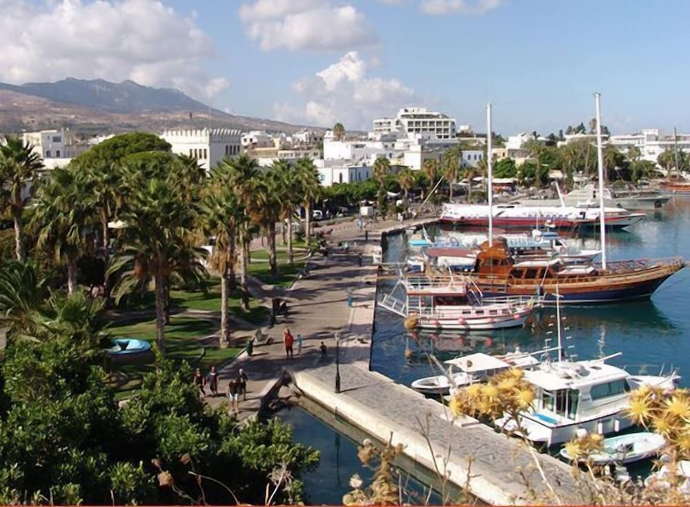 Paritsa Hotel 24/30