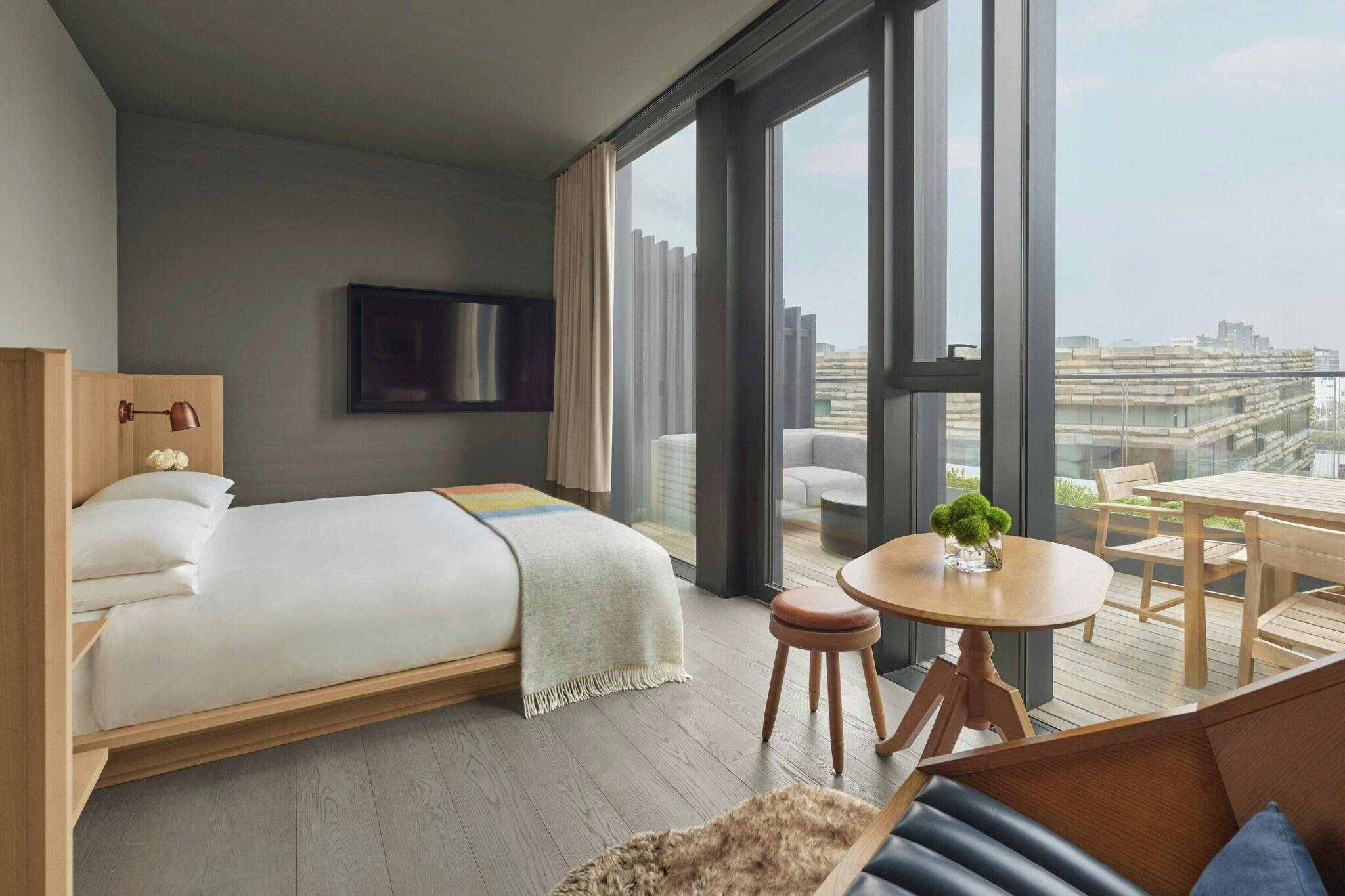 Room, King Bed, City View