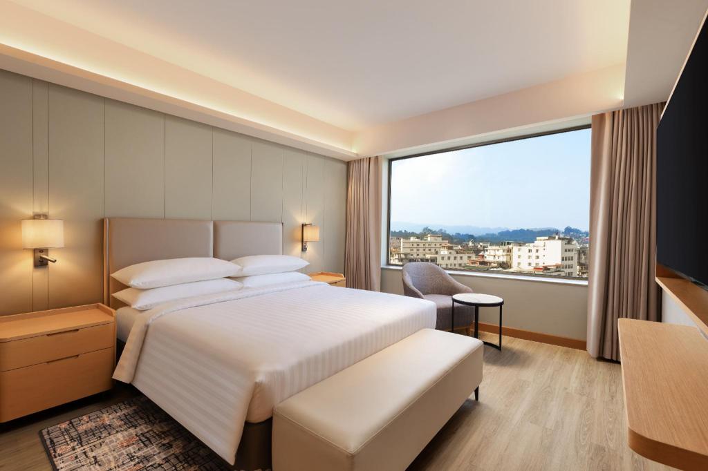 1 Bedroom, East, Castle, Penthouse Suite, Suite, King Bed, Balcony