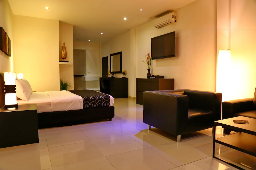 East Suites 33/73