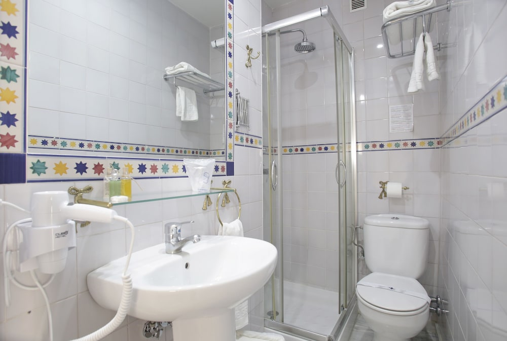 Basic Hotel Puerta de Sevilla 50/54