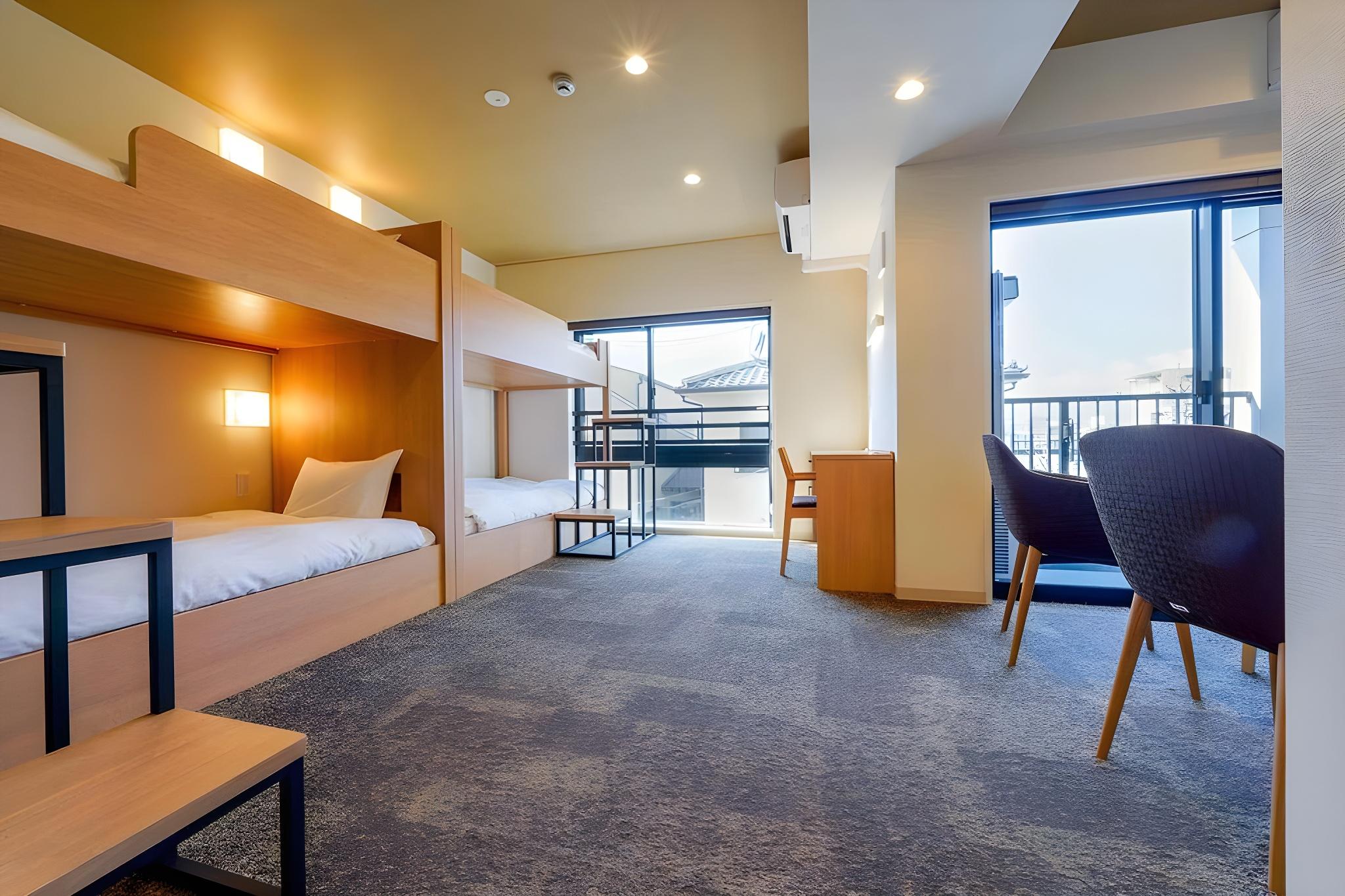 CITY, APARTMENT, 2 BUNK BEDS
