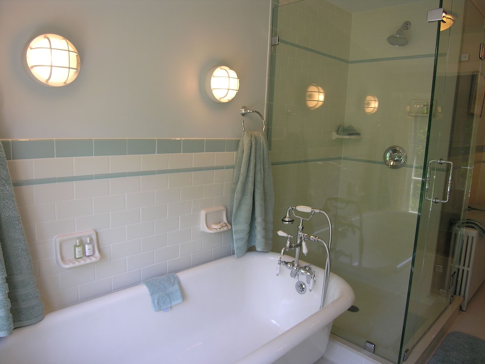Delano Homestead Bed & Breakfast 63/64