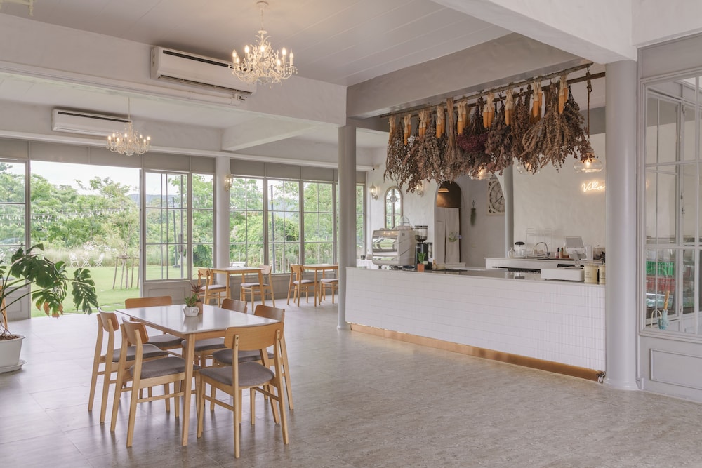 Villa La Flora Kanchanaburi 8/49