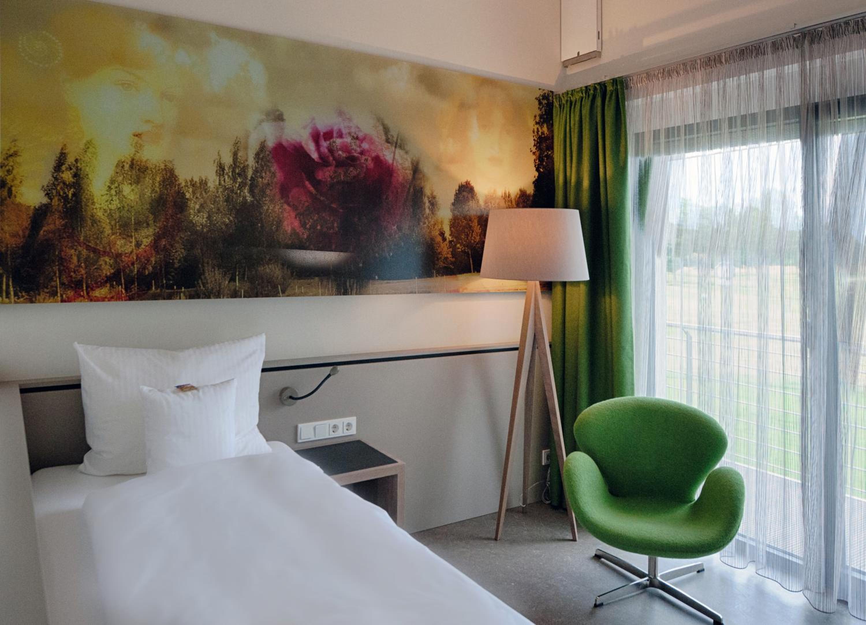 Gut Heckenhof Hotel & Golfresort an der Sieg GmbH & Co. KG 10/50