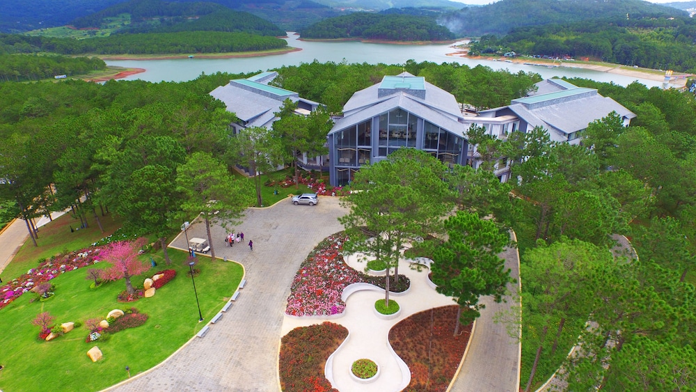 Terracotta Hotel Resort Dalat 47/50