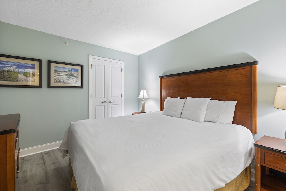 2 Bedrooms, Palm, 1 King and 2 Double Beds, Ocean Front, Sofa, Kitchen