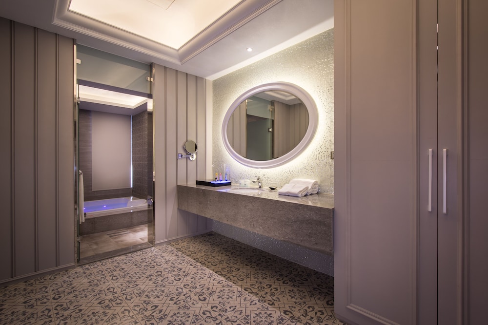 Uher Luxury Resort Hotel 50/50