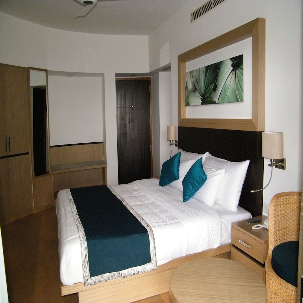 POETREE SAROVAR PORTICO 23/74