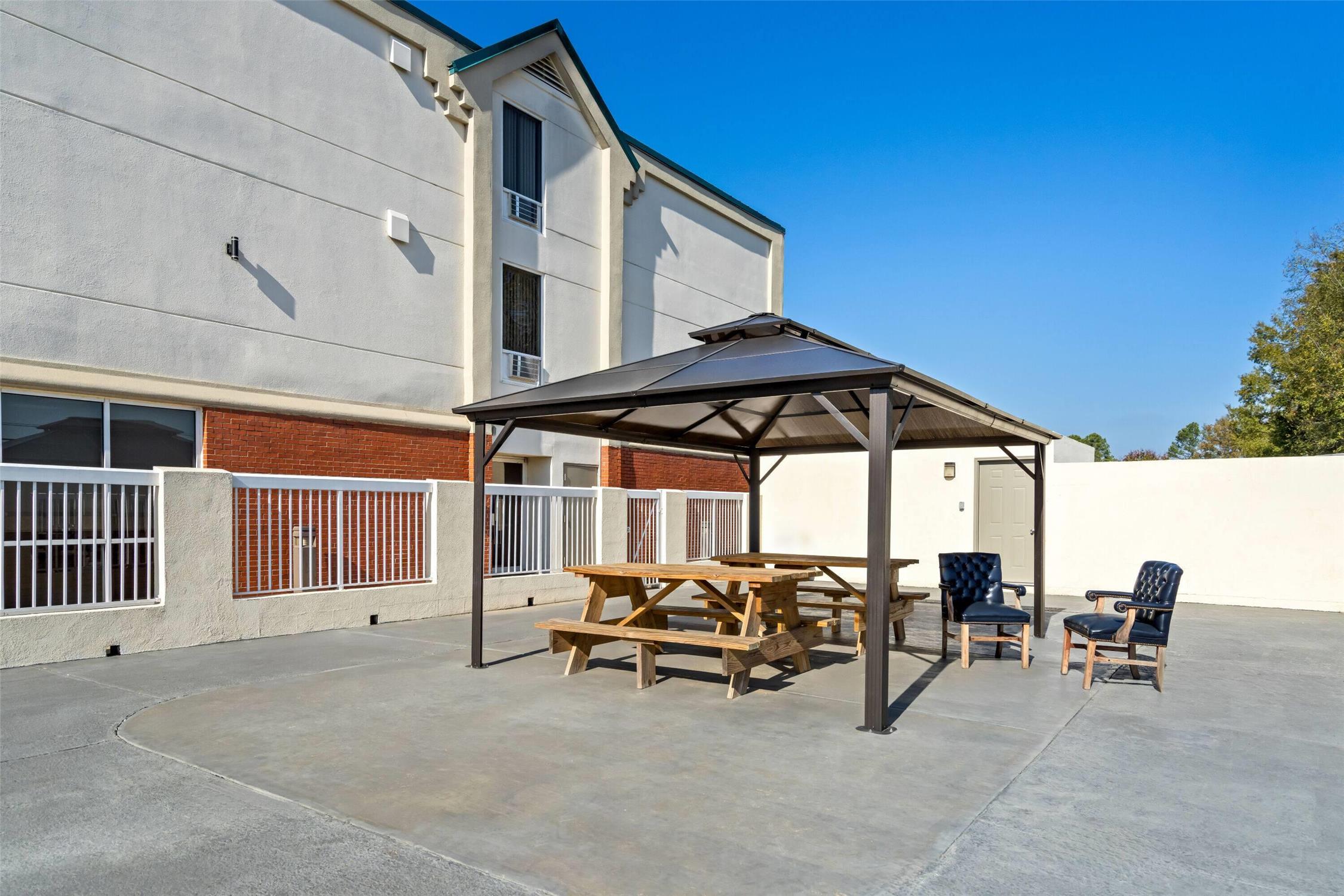 Days Inn Suites By Wyndham Ridgeland 29/32