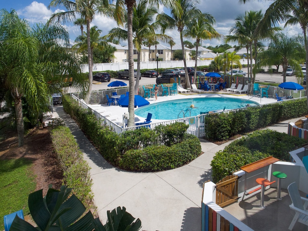 Capt Hiram S Resort 3/59