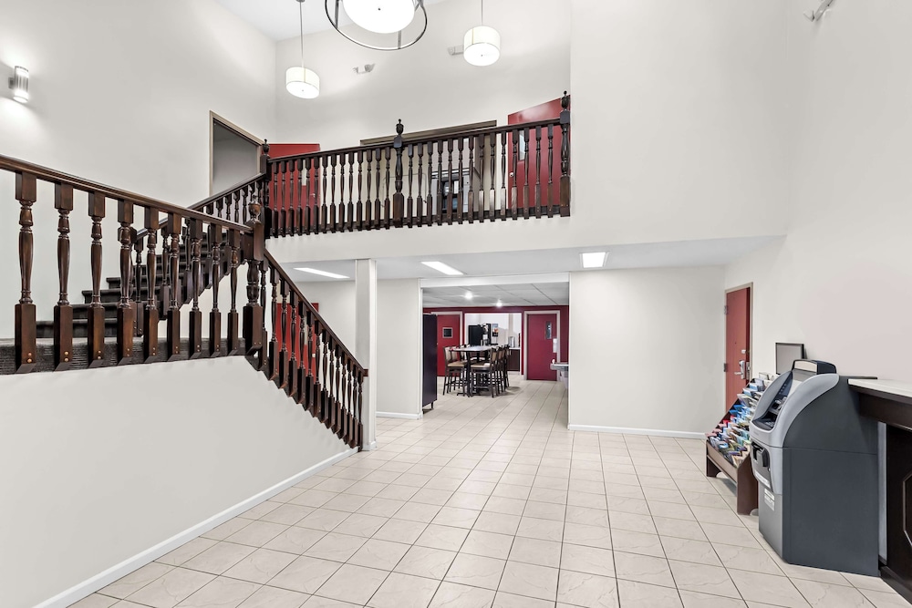 Red Lion Inn & Suites Pontoon Beach 14/55