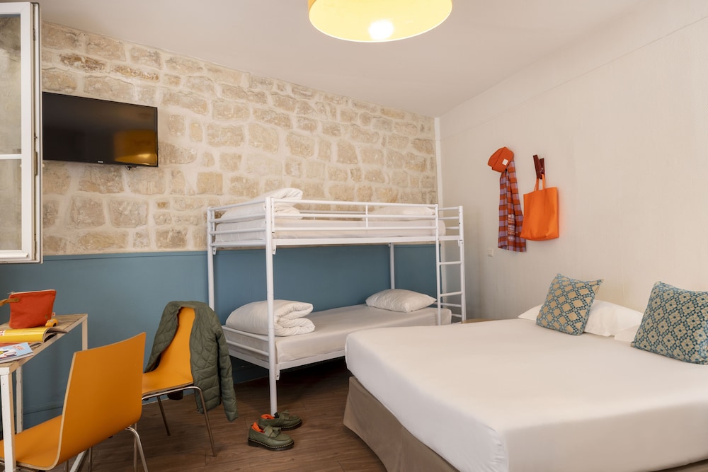 ROOM, QUADRUPLE