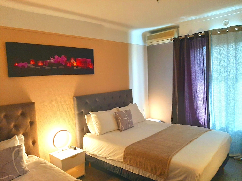 ROOM, TRIPLE