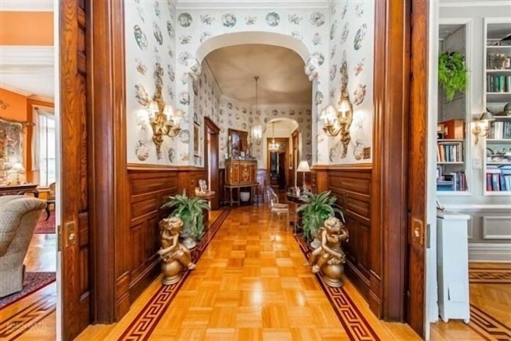 Burke Mansion 4/43
