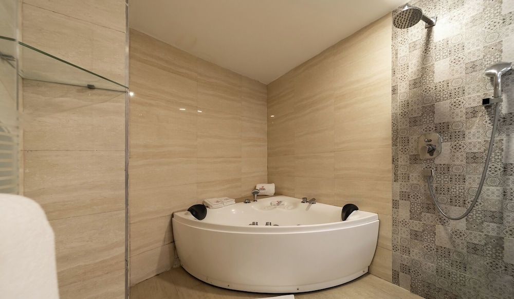 Executive, Suite, PrideInn Azure Hotel Nairobi Westlands 6/8