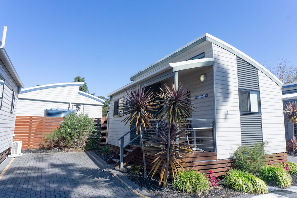 SHOAL BAY HOLIDAY PARK 54/70