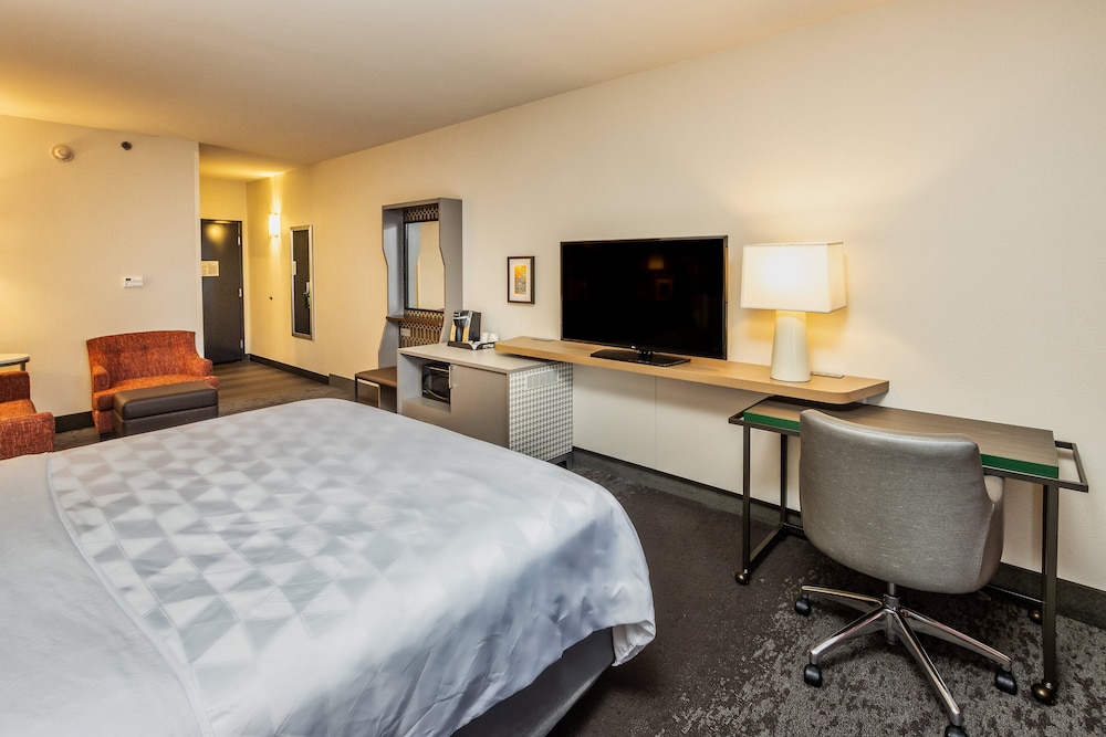 Holiday Inn Suites Memphis Wolfchase Galleria 25/79