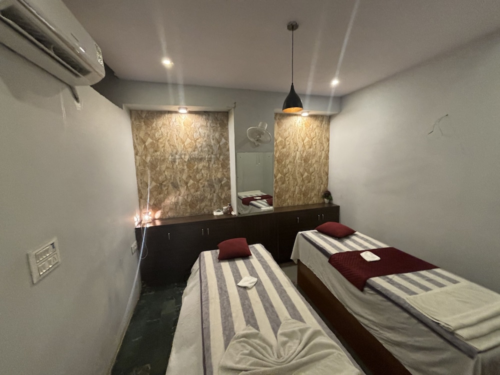 Hotel Maya International 26/50
