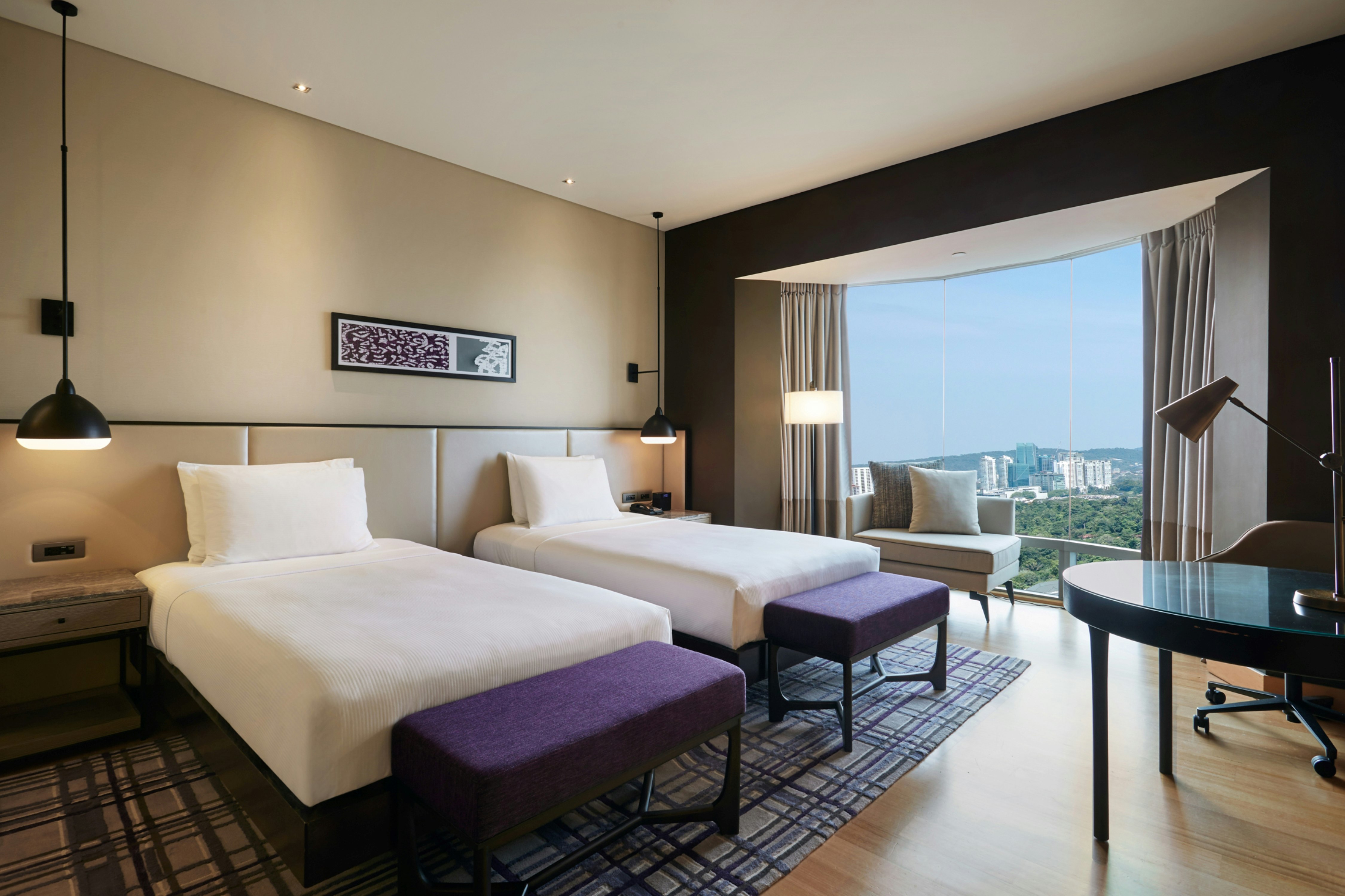 DELUXE, TWIN BEDS, LAKE VIEW