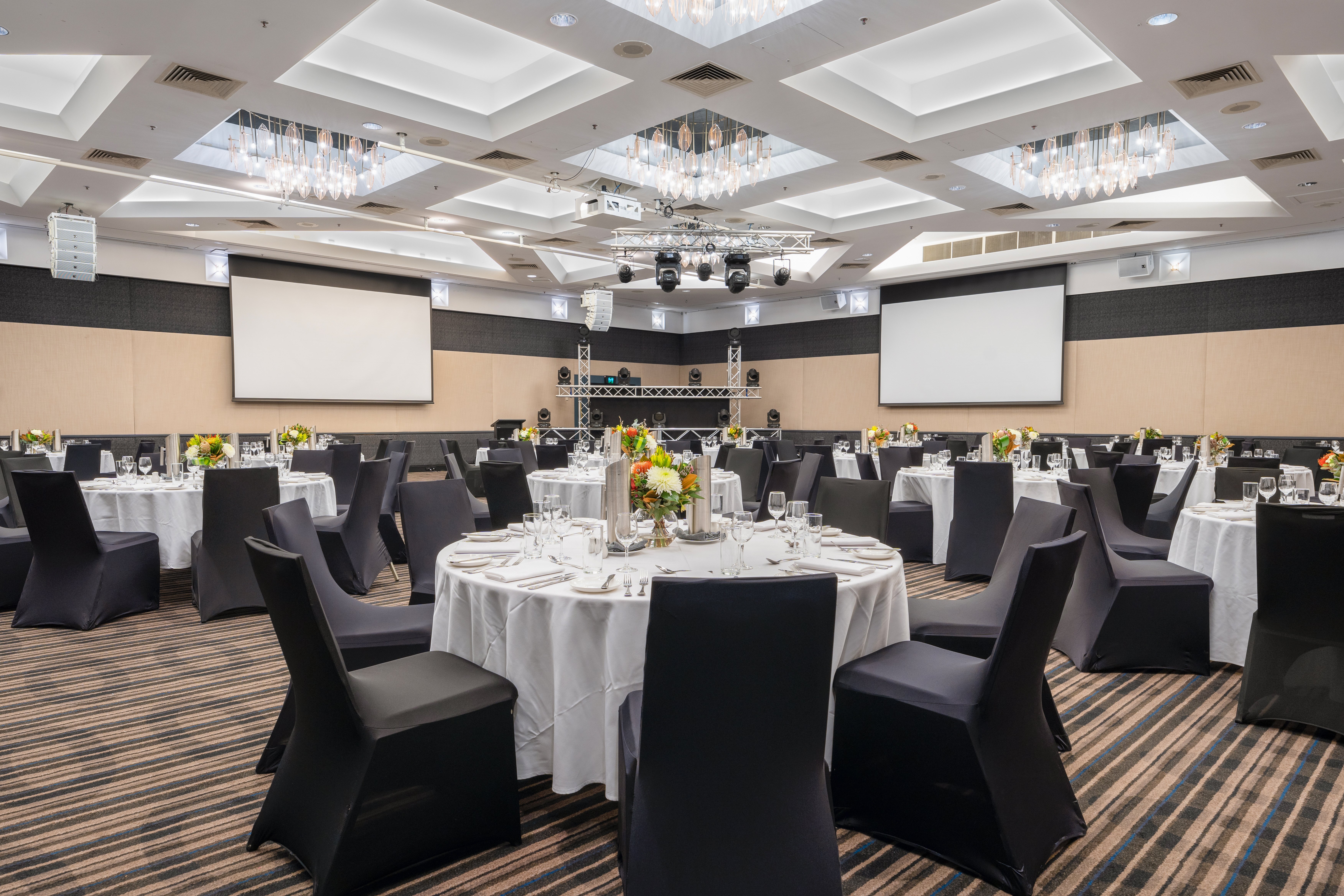 Crowne Plaza Surfers Paradise 68/77