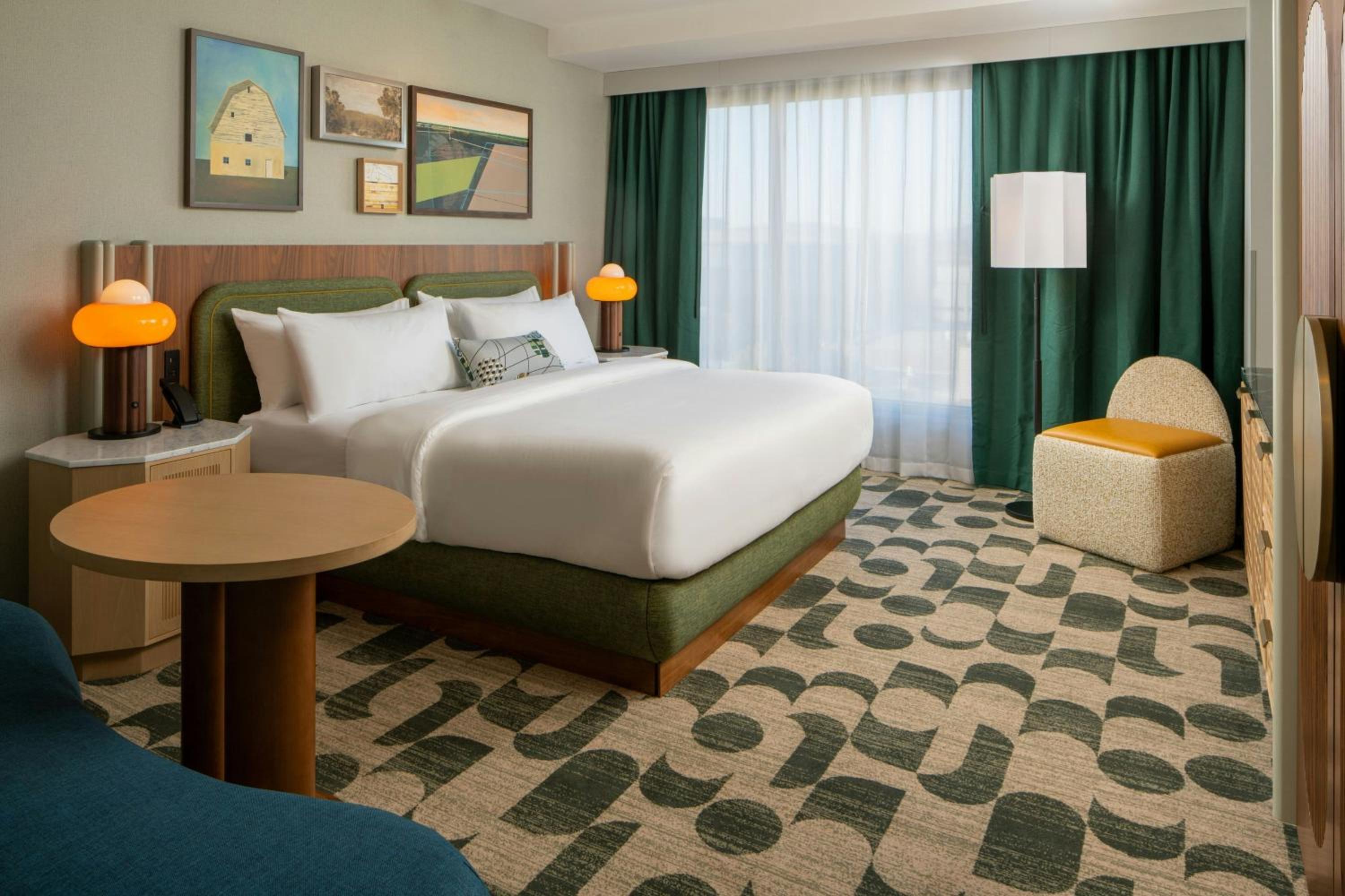 Premier, King Bed, Water View