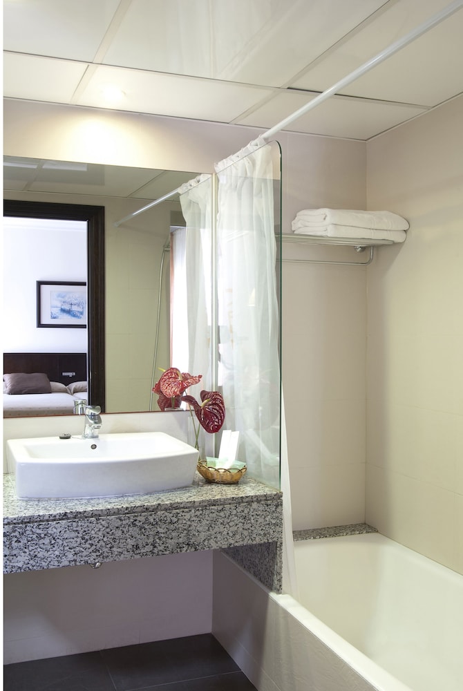 Hotel Gaudi 50/54