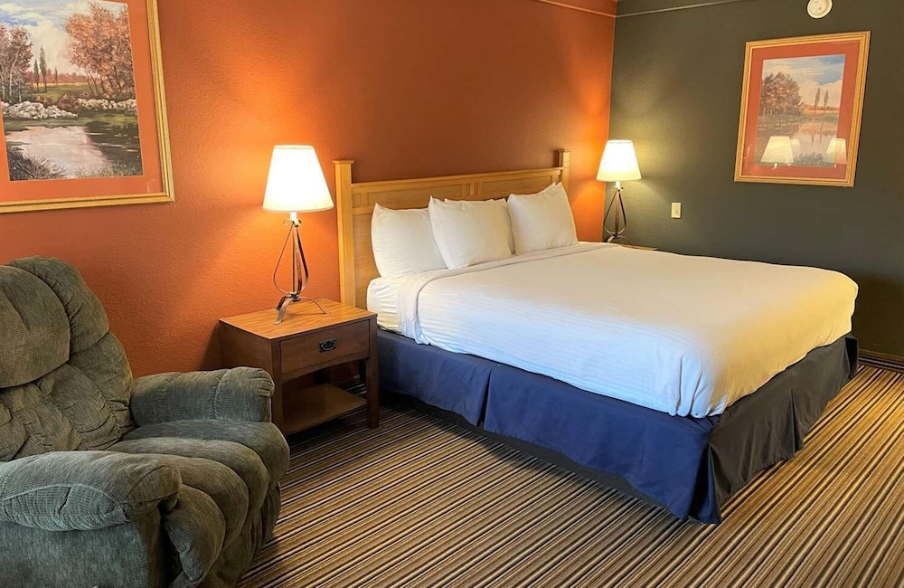غرفة قياسية مفردة بسرير كينج، Crossroads Hotel & Event Center 5/10