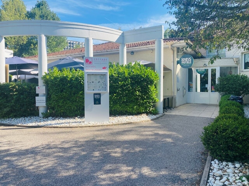 COTTAGE HOTEL 46/50