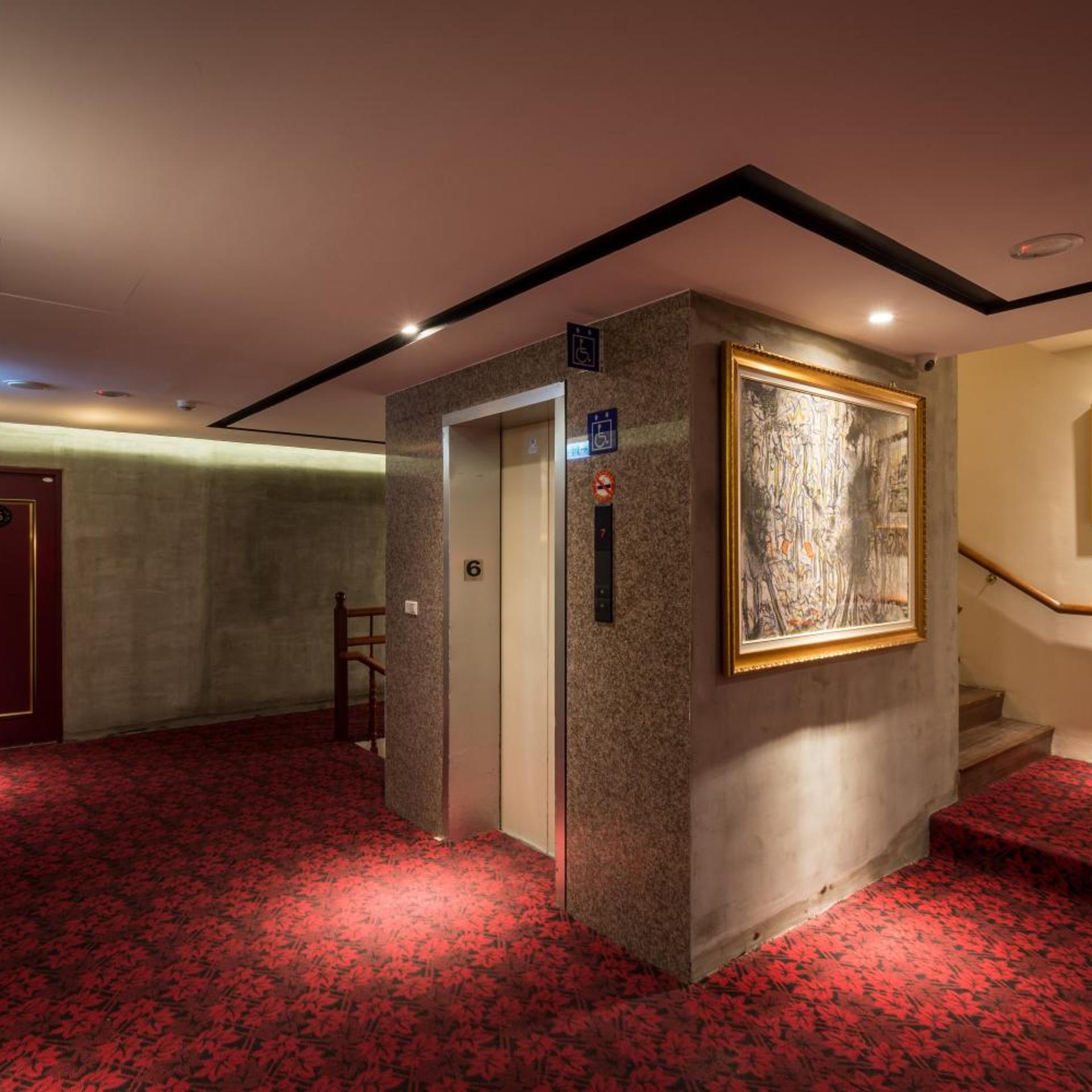 Yadi Hotel 10/53