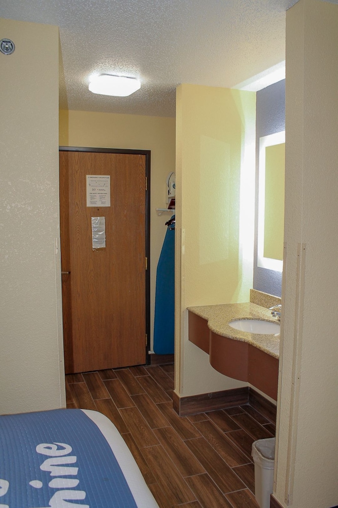Days Inn by Wyndham Batavia Ohio 5/22