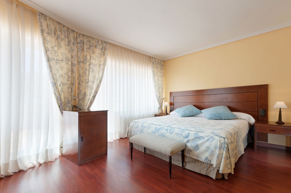 Nayade hotel 7/30