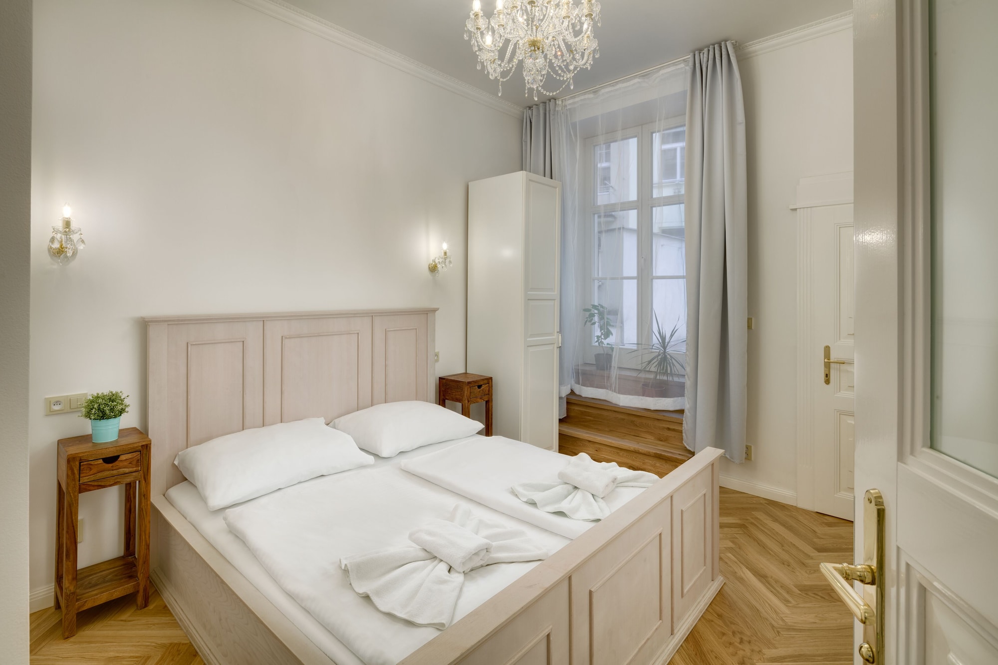ROOM, DOUBLE BED, KITCHENETTE